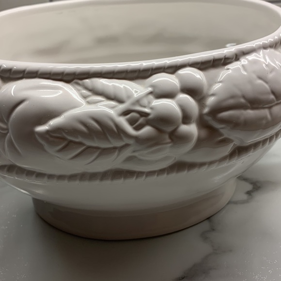 Beautiful Belize embossed bowl - Picture 7 of 7